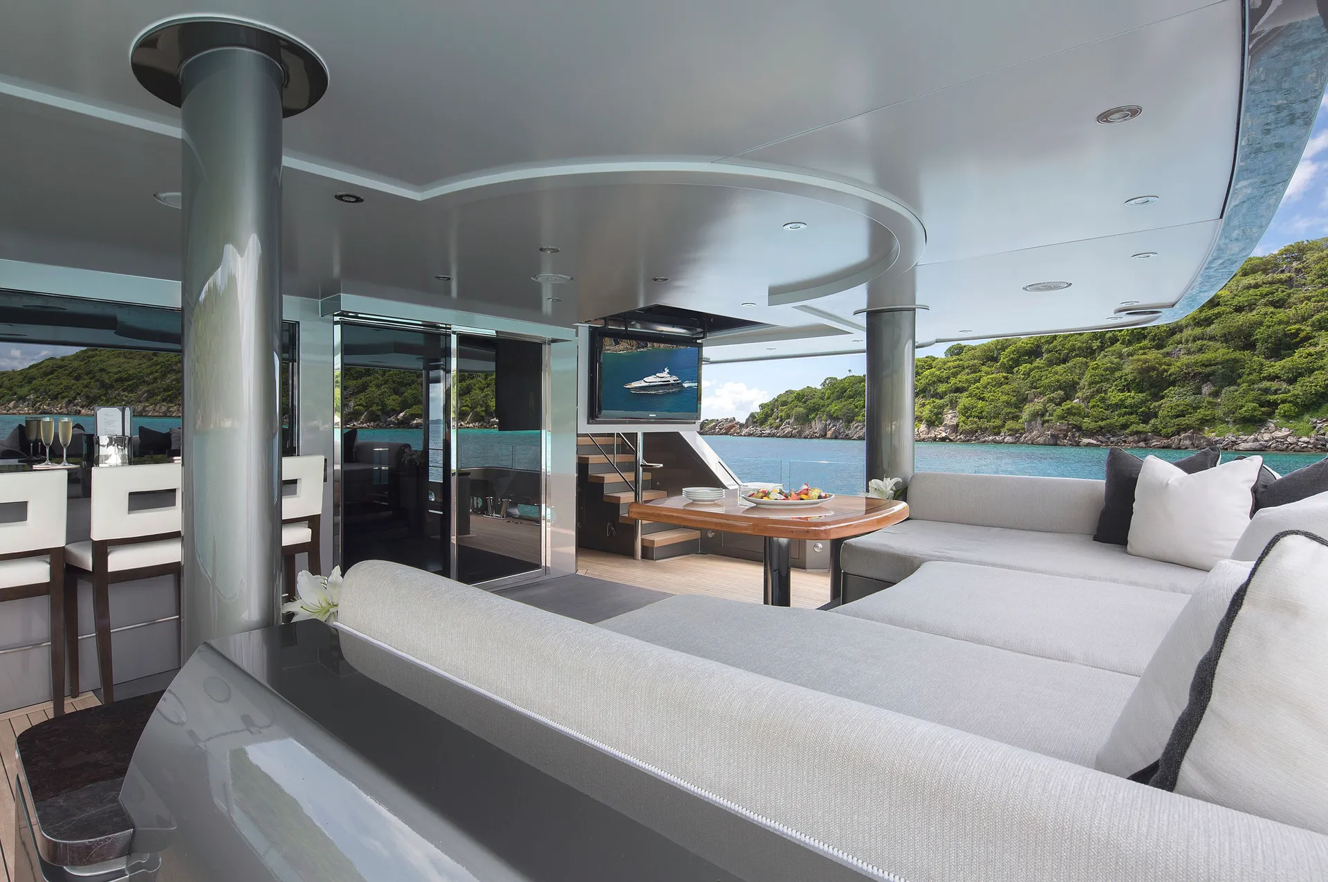 An image of Muchos Mas yacht