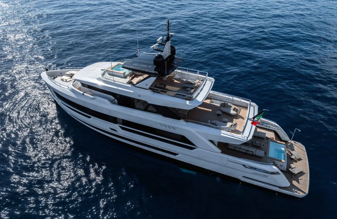 An image of Vayus yacht
