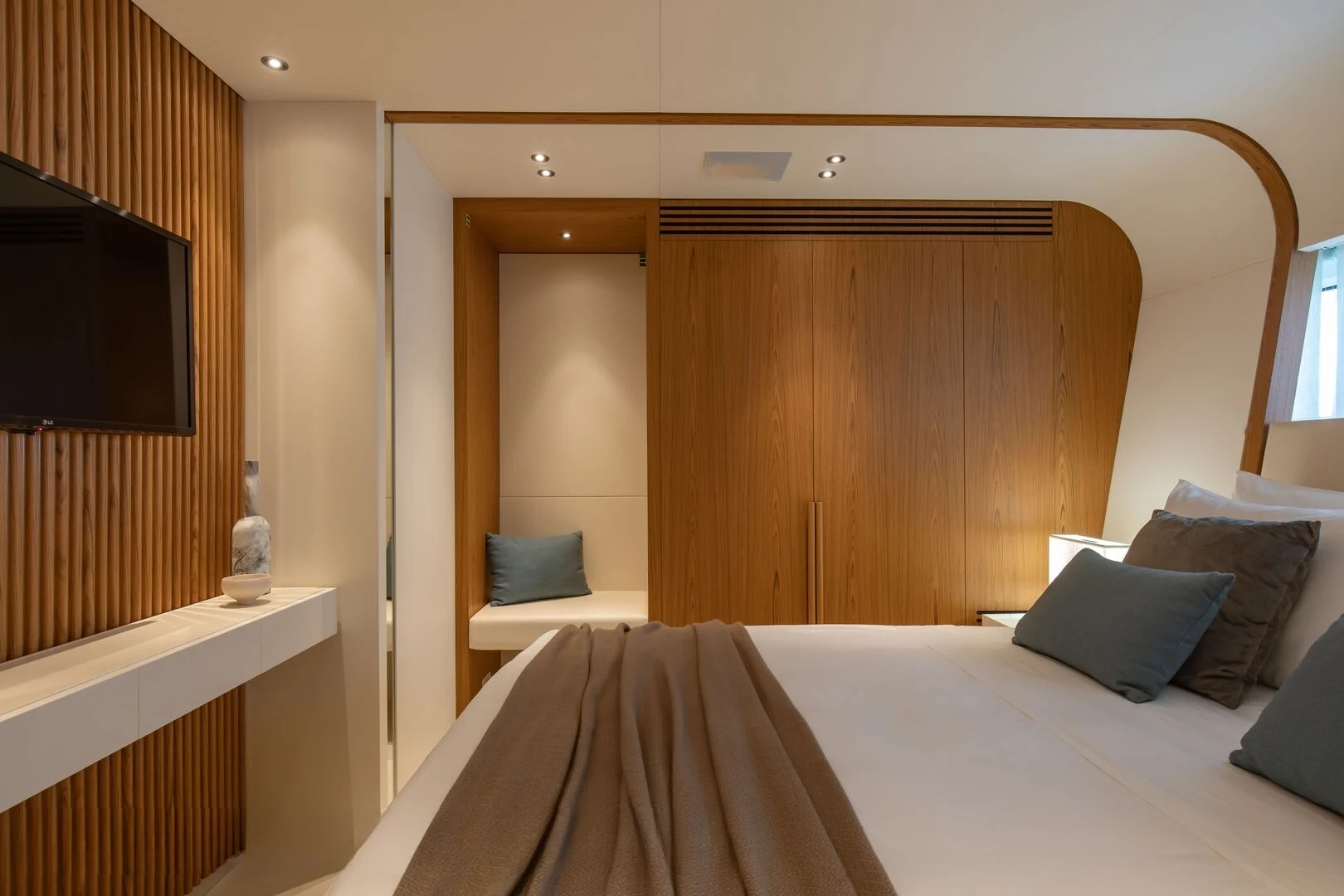 An image of Legend yacht