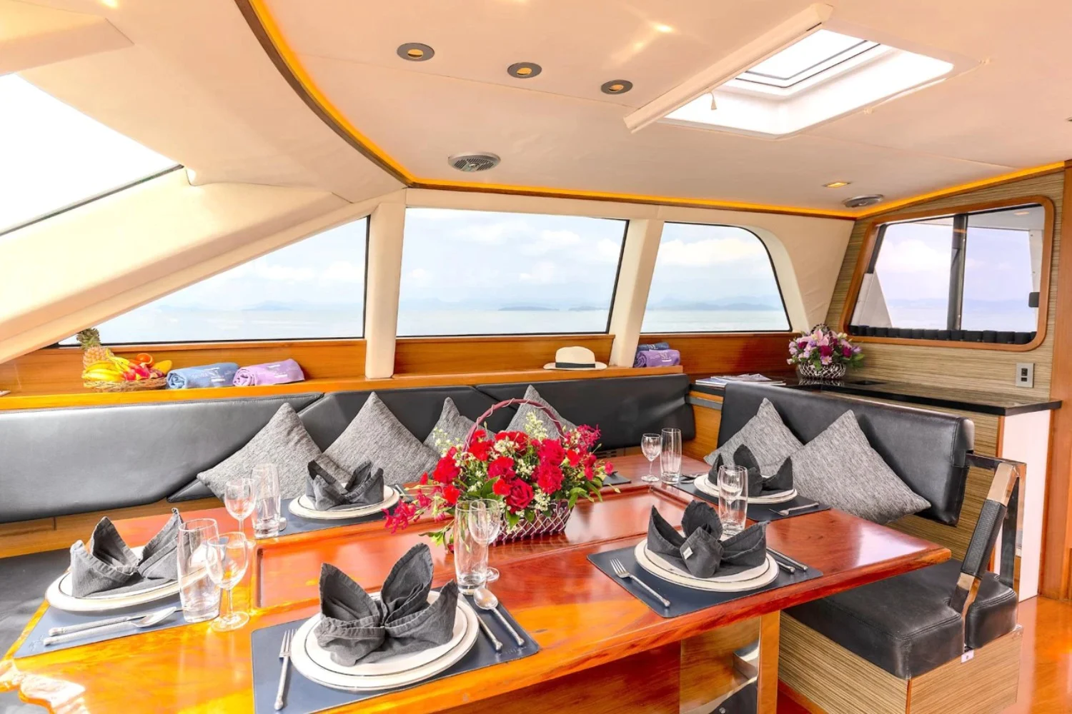 An image of Silver Lining yacht