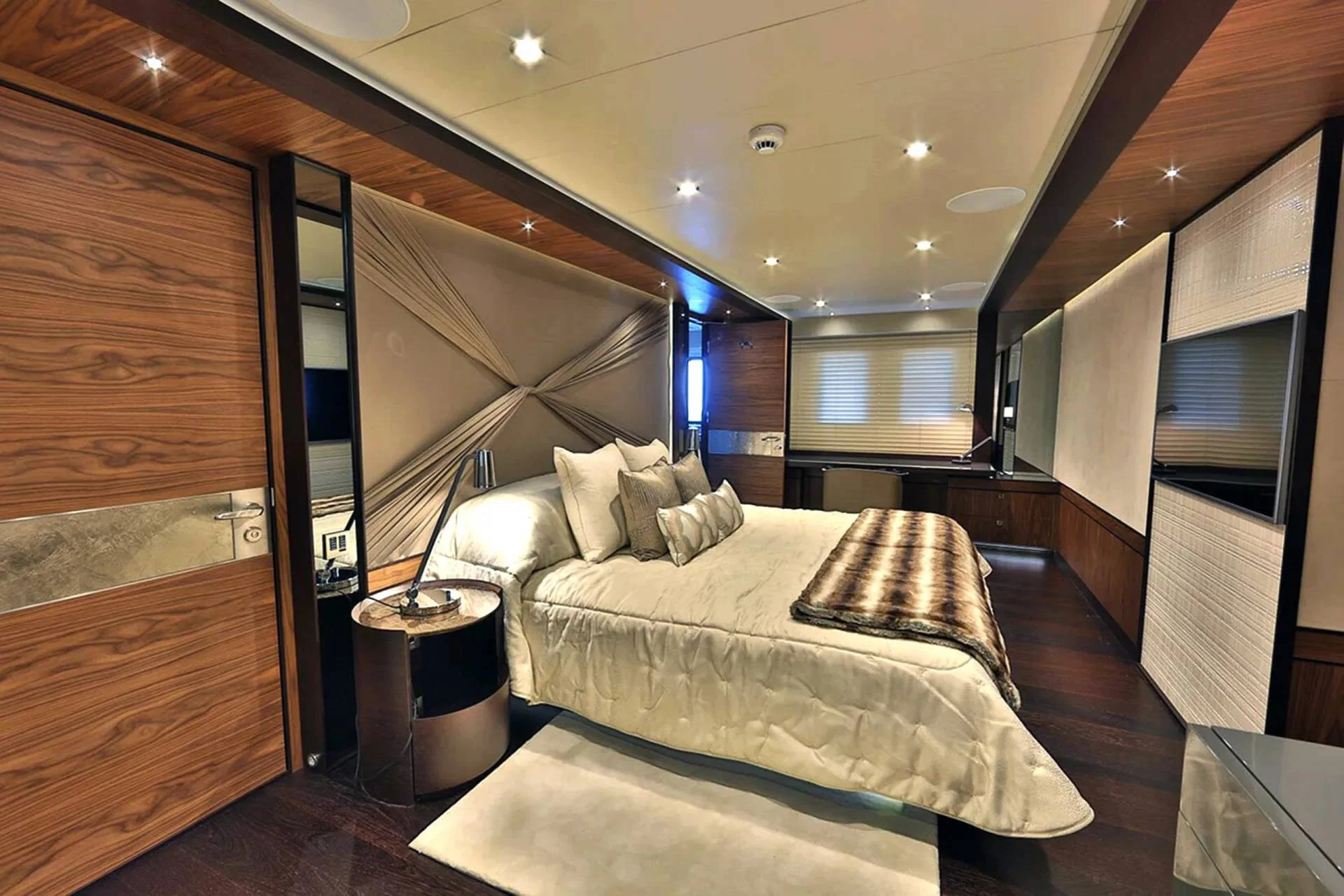 An image of Quasar yacht