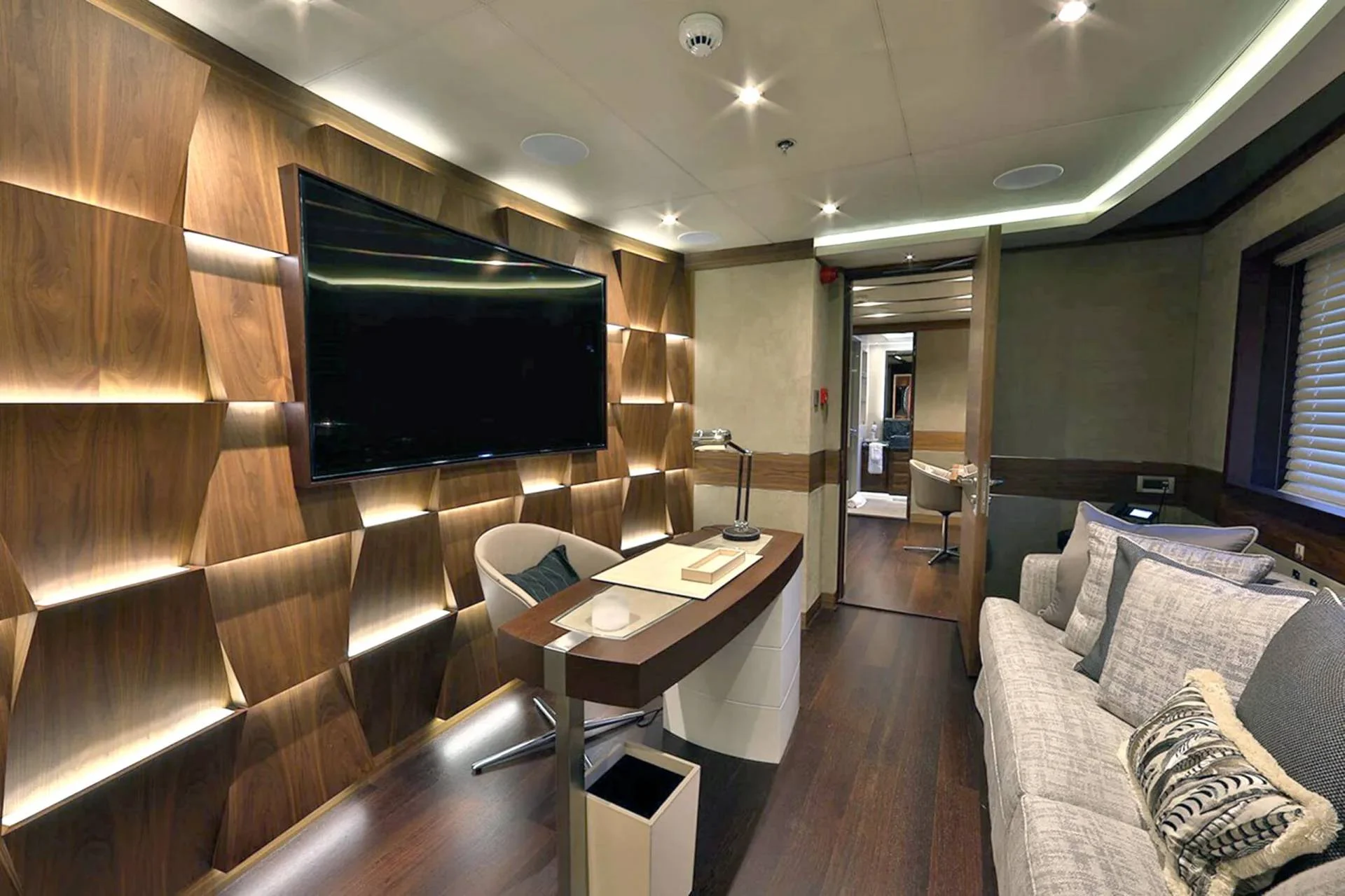 An image of Quasar yacht