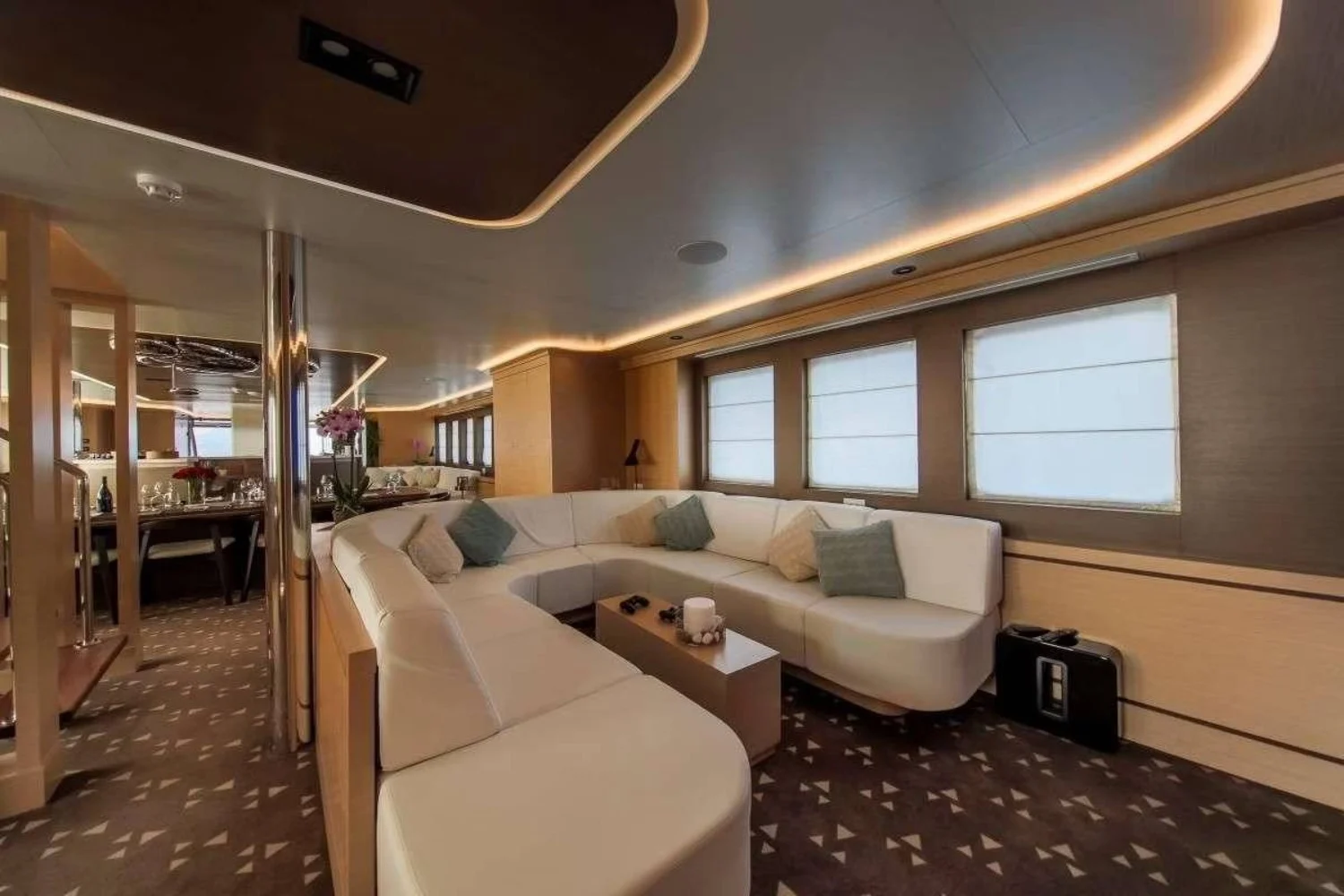 An image of Omnia yacht