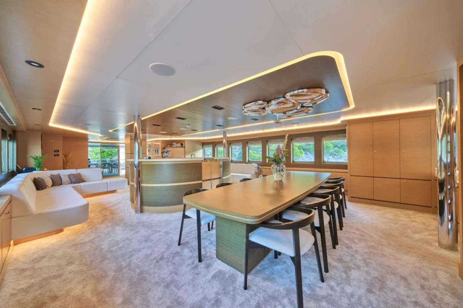 An image of Omnia yacht