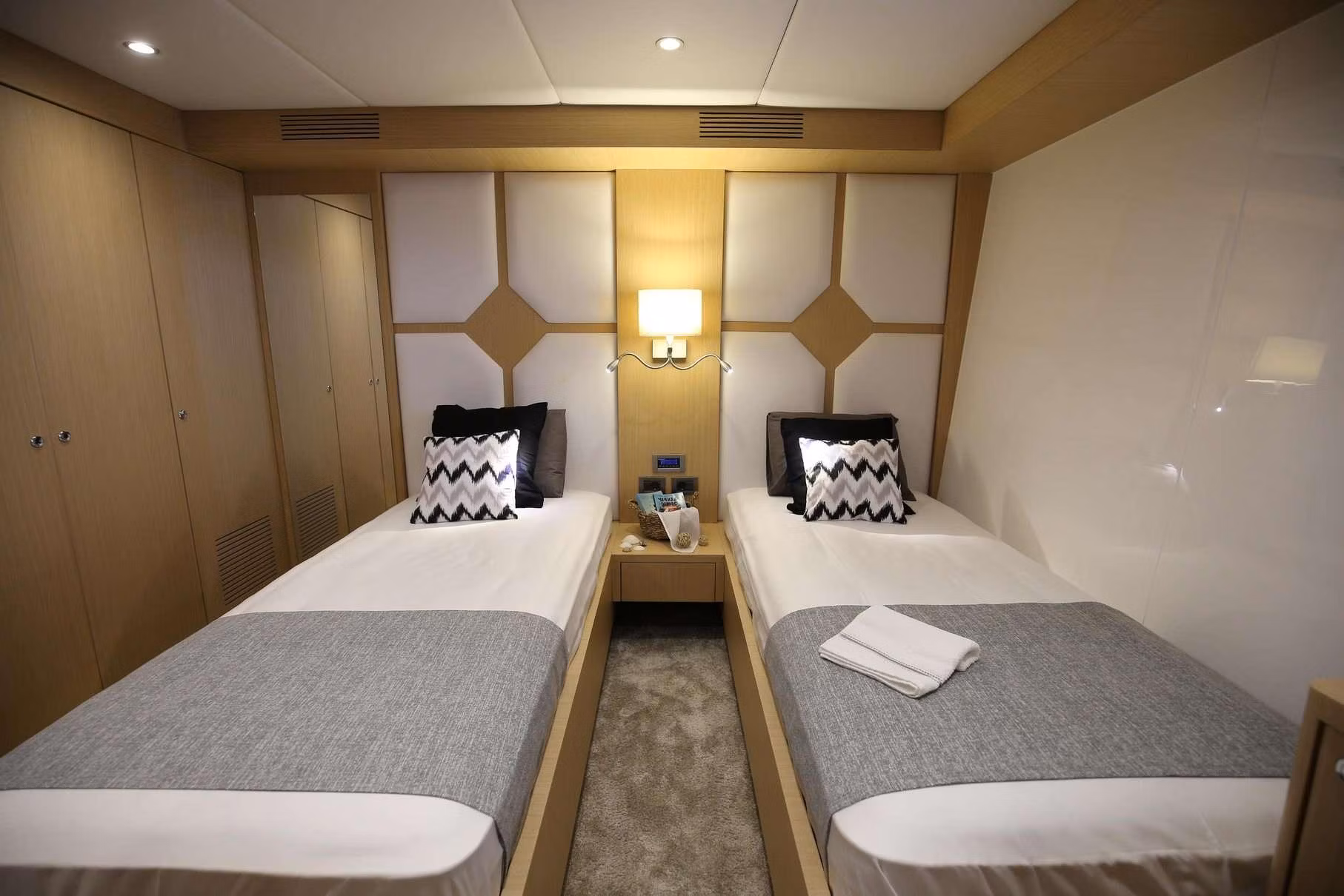 An image of Ottawa Iv yacht