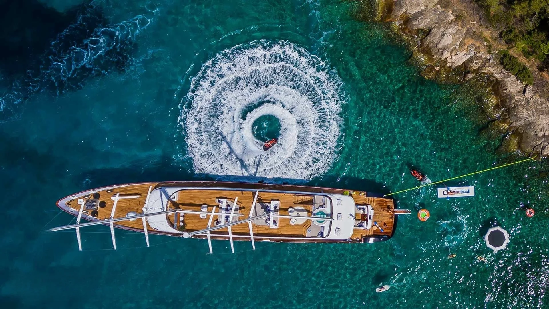 An image of Clase Azul yacht
