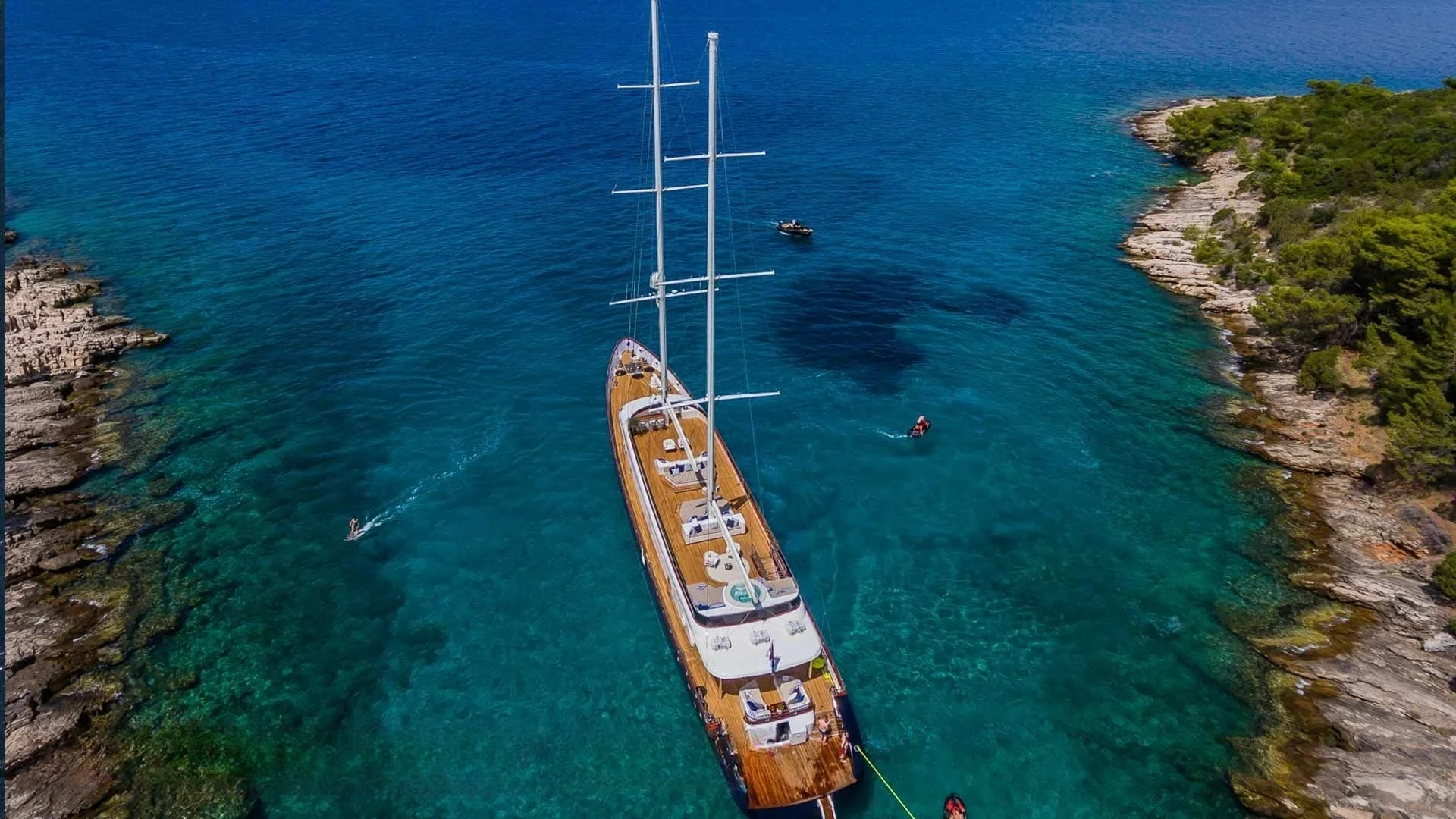 An image of Clase Azul yacht