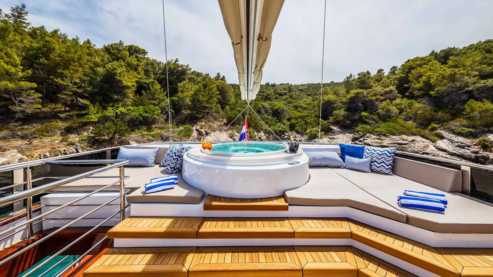 An image of Clase Azul yacht